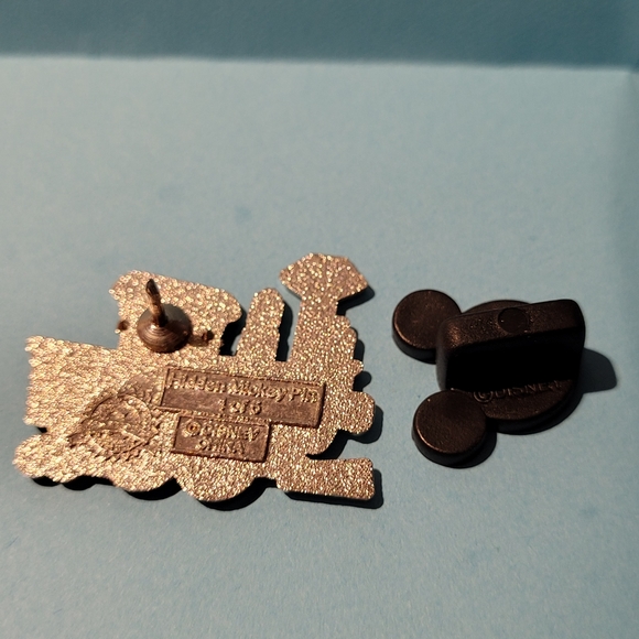 Disney pin - HM Casey Jr. Train Collection - Casey Locomotive - Picture 2 of 3